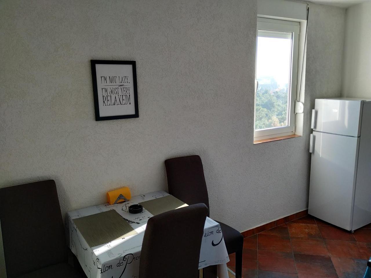 Apartment Dora พอดโกริกา ภายนอก รูปภาพ