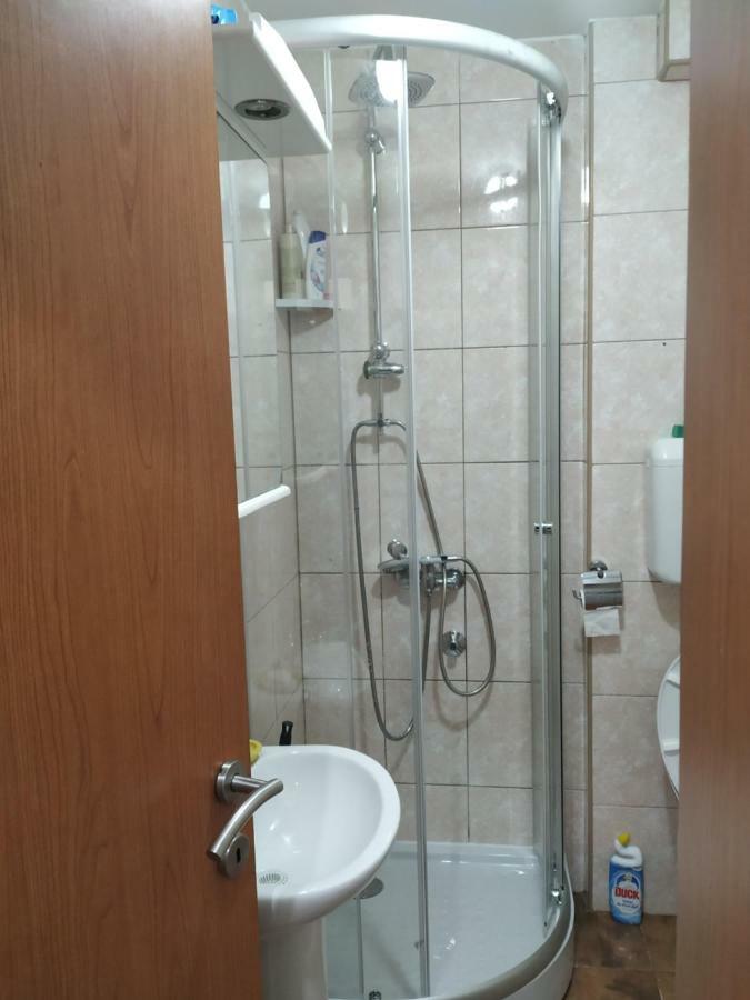 Apartment Dora พอดโกริกา ภายนอก รูปภาพ